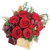Faxiflora Composizione su base quadrata di rose rosse, abete, pigne e fiocco bordeaux