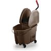 Rubbermaid Commercial Products Rubbermaid Commercial WaveBrake 2.0® 35 QT Down-Press Mop secchio e strizzatore, marrone (FG757788BRN)