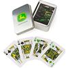 John Deere tomy John Deere Carte da Gioco in Latta, Mazzo di 52 Carte con Immagine del Trattore, Include Scatola di Latta da Collezione con Logo, Gioco di Carte per Bambini dai 6 Anni in su