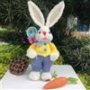 Figurine di coniglietto di paglia pasquale con artigianato floreale per
