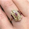 ANELLO EDWARDIAN AGE IN ORO GIALLO 18 KT. TIT. 750 CON RUBINI E DIAMANTI.