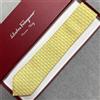 Salvatore Ferragamo cravatta collo nuova mai usata giallo scoiattolo lumaca 1...