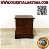 Comodino basso a tre cassetti in legno di teak