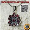 Oriental Art S.a.s. Ciondolo in Argento 925‰ a fiore quadrato di 14 granati di varie forme