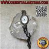 Oriental Art di Faridah & c.s.a.s. Orologio ovale al quarzo in argento 925‰ con cinturino ad archetti tempestato di