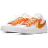 Nike DD1877-100 SACAI × NIKE BLAZER LOW MAGMA ORANGE (Uomo)