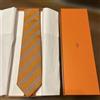 HERMÈS Cravatta collo HERMES arancione modello ferro di cavallo nuova mai usata scat...