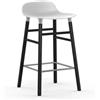 NORMANN COPENHAGEN sgabello FORM BARSTOOL H 65 cm basamento in legno nero - 603212