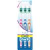 PROCTER & GAMBLE SRL Oral-B - Tripacco Classic Care Spazzolino, Set da 3 Spazzolini per una Pulizia Efficace