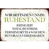Schatzmix Blechschild Spruch Wir befinden uns im Ruhestand Metallschild 20x30 Deko Targa di Metallo da Parete, Lamiera, Multicolore, 20x30 cm