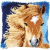 VERVACO Kit Latch Hook Cuscino CAVALLO MARRONE Kit Gancio Di Chiusura Tappeto ca. 40 x 40 cm Set Ricamo Principianti Casa Decorazioni Attività Creative Adulti Hobby Rilassanti Gobelin Cuscino
