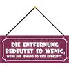 Schatzmix Blechschild Spruch Die Entfernung bedeutet wenig Wanddeko 27x10 cm mit Kordel Targa di Metallo da Parete, Lamiera, Multicolore