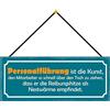 Schatzmix Blechschild Personalführung Ist Die Kunst Metallschild 27x10cm Deko mit Kordel Targa di Metallo da Parete, Lamiera, Multicolore, 27x10 cm