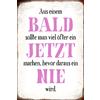 Schatzmix Blechschild Spruch Bald-Jetzt-NIE Metallschild 20x30 Deko Tin Sign Targa di Metallo da Parete, Lamiera, Multicolore, 20x30 cm