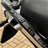Resin Bike Adesivi Moto Compatibile con Bmw R 1250 GS Triple Black 2021. Protezioni Maniglie Passeggero da Urti e Graffi. Adesivi 3D Resinati - Nero e Argento Spazzolato
