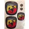 Adesivi Compulsivi Logo Grande Punto Anteriore, Posteriore + Volante + 2 Stemmi per Portachiavi. per Cofano e Baule. Adesivi resinati, Effetto 3D. Fregi Scorpione, Sfondo Carbonio