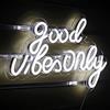 ineonlife Good Vibes Only Insegna al Neon Bianca Segno di luce LED Insegne luminose al Neon Insegne a LED con lettere Acriliche per Decorazioni per feste da parete per camera da letto 16,5X9