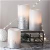 Lights4fun - Set di 3 Candele Pilastro/Cilindriche LED a Pile in Cera Bianca con Effetto Ombré Argento