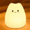 LOVERUIS Luce Notturna Bambini Kawaii Gatto Lampada Cameretta Bambina Ornamentale Regalo Silicone Morbido Batteria a 7 Colori Gattino (Agriturismo)