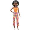 Barbie - Bambola Fashionistas petite con capelli ricci neri, vestiti e accessori in stile Y2K, giocattolo per bambini, 3+ anni, HPF74