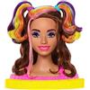 Barbie - Hairstyle Capelli Arcobaleno, pettinabile con capelli mossi castani e ciocche arcobaleno fluo, per creare tante acconciature, accessori Color Reveal, giocattolo per bambini, 3+ anni, HMD80