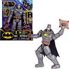 SPINMASTER ITALY Spin Master Dc Comics Batman Personaggio Deluxe Battle Strike 30 cm, 5 accessori, oltre 20 suoni