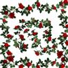 Aimeke 2 Pezzi Ghirlanda Fiori rose Artificiali Vite Rosso Finte Rose Fiori 2 × 2.3 m Piante Artificiali Rampicante per Nozze Giardino Recinzione Decorazione