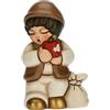THUN - Presepe 2022 - Statuina Presepe Bimbo con Mela in Ceramica Decorata a Mano, Versione Vestito Bianco - Linea Presepe Classico - 4,3x3x6,5 cm h