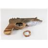 AnticaPorta Pistola in legno spara elastici con lupo intagliato e dipinto 25 cm