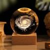 Liamostee 3D Saturno Sfera di Cristallo Luce di Notte per Bambini Palla di Vetro Lampada da Notte con Base in Legno Fantasia Decor Crsytal Ball(Milky Way)
