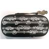 Astuccio Rigido Ovale Tema Musicale Nero Con Note Bianco Portamatite 21x10x5,5cm