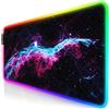 TITANWOLF - RGB Tappetino per Mouse da Gioco XXL - Mouse Pad Gaming - 800x300mm - 11 LED Colori e Effetti di Luce - Precisione e velocità - Lato Inferiore gommato - Lavabile - Nebulosa Velo Viola Blu