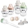 Tommee Tippee Kit di Biberon Closer to Nature per Neonati, Tettarella Simile al Seno a Flusso Lento con Valvola Anticolica, Dimensioni e Colori Misti, Design e colore possono variare