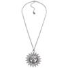Vestopazzo Collana con pendente a forma di sole.Misura pendente 5cm.Chiusura regolabile con moschettone.Placcato in argento. Nickel tested. Lavorazione artigianale.LO53150