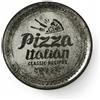 HENDI Piatto per pizza rotondo, piatto portapizza, porcellana, motivo: testo e illustrazione della pizza, adatto a microonde e lavastoviglie, ⌀310 mm, nero