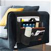 SIMBOOM Organizer per Bracciolo Divano, 4 Tasca Portaoggetti da Appendere per Letto o Divano con Portabottiglie, Borsa Feltro per iPad, Tavoletta, Riviste, Cellulare, Occhiali, Matita - Grigio Scuro