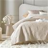 ROOM99 Feel Elegante copriletto in crema, 200 x 220 cm, versatile come copriletto o copridivano, coperta per letto e divano, trapunta stile ideale come bedspread velluto