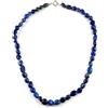 LE DEUCALION Collana blu con perle naturali di lapislazzuli (non tinte) a forma di piccoli ciottoli irregolari. Chiusura ad anello a molla in argento 925 o in ottone placcato oro.