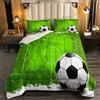 Loussiesd Trapunta per ragazzi a tema sportivo palla da calcio campo da calcio decorazione per la casa per tutte le stagioni Trapunta con 1 federa (verde) per letto 135x200cm