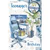 Xpress Yourself Biglietto di compleanno Express Yourself per un adolescente speciale - tema bianco e blu con configurazione del computer da gioco e bella pianta vicino al tavolo con un regalo sulla sedia da gioco.