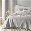 ROOM99 Feel Elegante copriletto grigio chiaro, 220 x 240 cm, versatile come copriletto o copridivano, coperta per letto e divano, trapunta stile ideale come bedspread velluto