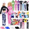 Carreuty 22 vestiti e accessori per bambole, 1 felpa con cappuccio 9 t-shirt 2 gonne corte 4 pantaloncini 1 pantaloni lunghi 4 appartamenti 1 cappello, abiti American Street Compatibile con Barbie da 11,5