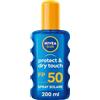 NIVEA SUN Crema Solare Spray Protect & Dry Touch FP 50 200 ml, Crema solare 50 trasparente e resistente all'acqua, Protezione solare 50 in pratico flacone in spray