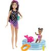 Barbie Bambola Skipper Babysitter e Bambina con Costume Cambia Colore, Piscinetta e Accessori, Giocattolo per Bambini 3+Anni, GRP39