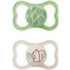 MAM Supreme - Ciuccio in set da 2 pezzi, per uno sviluppo sano dei denti e della mascella, previene le irritazioni della pelle, con scatola per ciuccio, 16+ mesi, foglie/Eichhorn