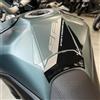 Resin Bike Adesivi Moto Compatibile con Suzuki V-Strom 800 SE 2023-2024. Protezioni Paraserbatoio da Urti e Graffi. Adesivi Resinati con Effetto 3D Made in Italy
