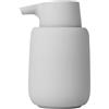 Blomus Sono Micro Chip - Dispenser di Sapone in Ceramica, plastica, Silicone, Magnete, Altezza: 14 cm, profondità: 9,5 cm, Diametro: 8,5, capienza 0,25 l