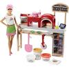 Barbie la Pizzeria con Bambola, Tavolo per Le Pizze, Forno e Pasta da Modellare, Giocattolo per Bambini 3 + Anni, FHR09, multicolore