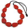 Avalaya Collana lunga con perline in legno rosso e cordoncino in cotone nero, lunghezza regolabile 80 cm, Misura unica, legno, corde, Nessuna pietra preziosa