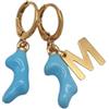 stylen Orecchini pendenti acciaio dorato e decorati con ramo di corallo azzurro e una lettera M.